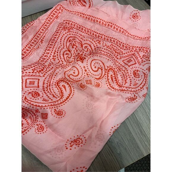 Givenchy NWT Bandana Print Silk Oblong Scarf in Pink - Picture 8 of 8
